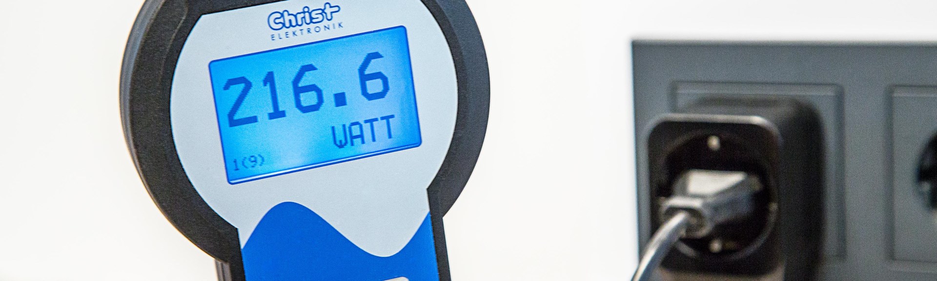 env-v2408d_web_teaserbild_energiemessgeraet_4000x1200px env-v2408d_web_teaserbild_energiemessgeraet_4000x1200px